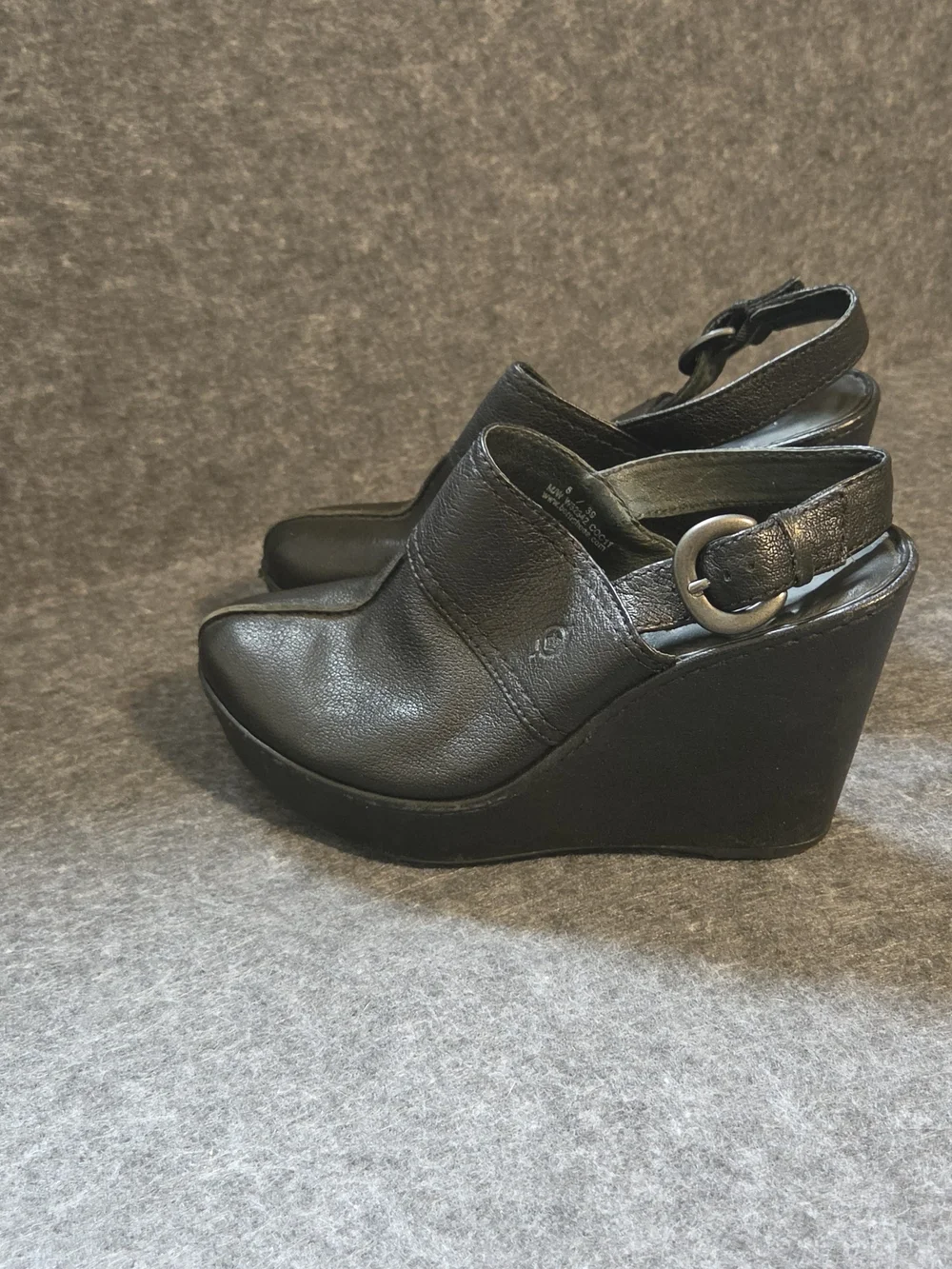 Børn Black Leather Wedge Slingback Clogs with Silver Buckle
